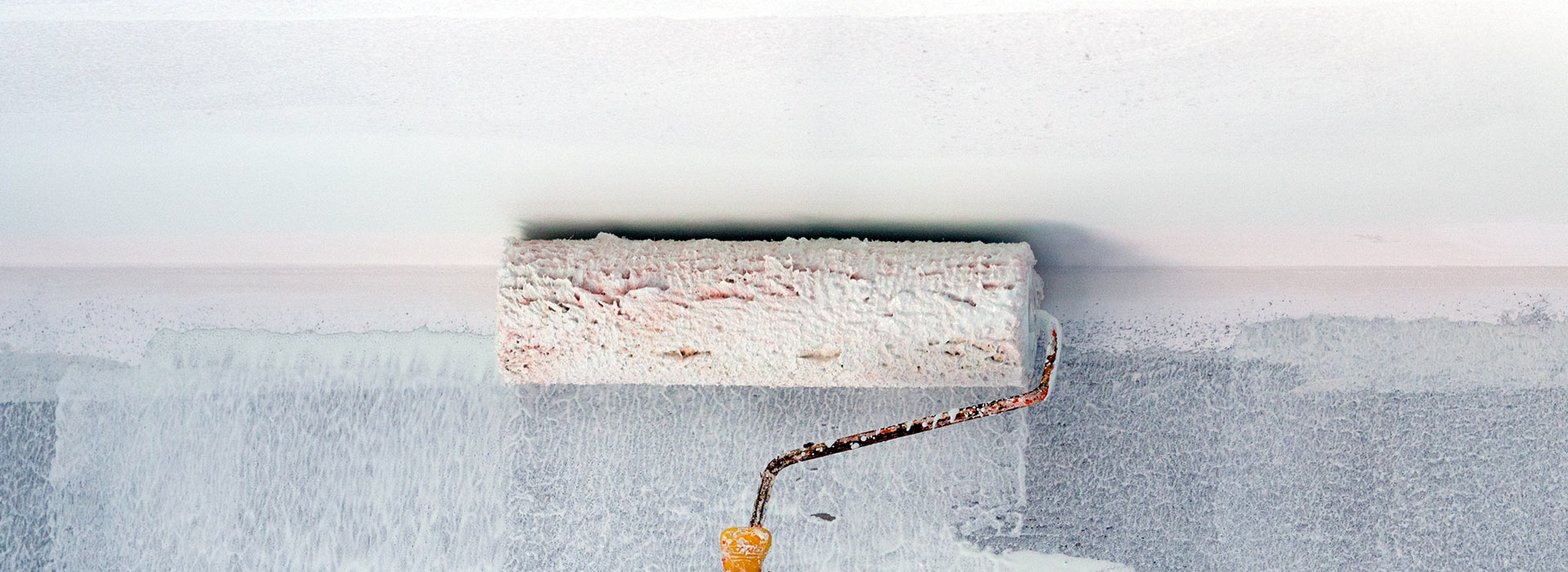 Gruntowanie ścian a podkładowanie